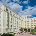 Luxury SUV service at Hotel Indigo Galleria Houston Texas