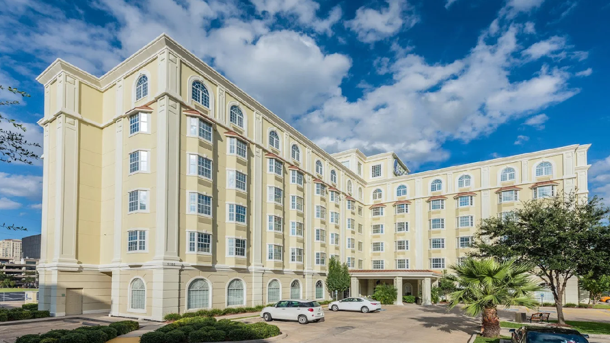Luxury SUV service at Hotel Indigo Galleria Houston Texas