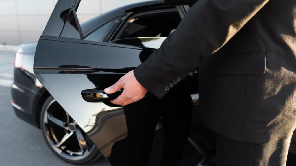 Luxury black car parked outside Houston airport terminal for professional transportes Houston service.
