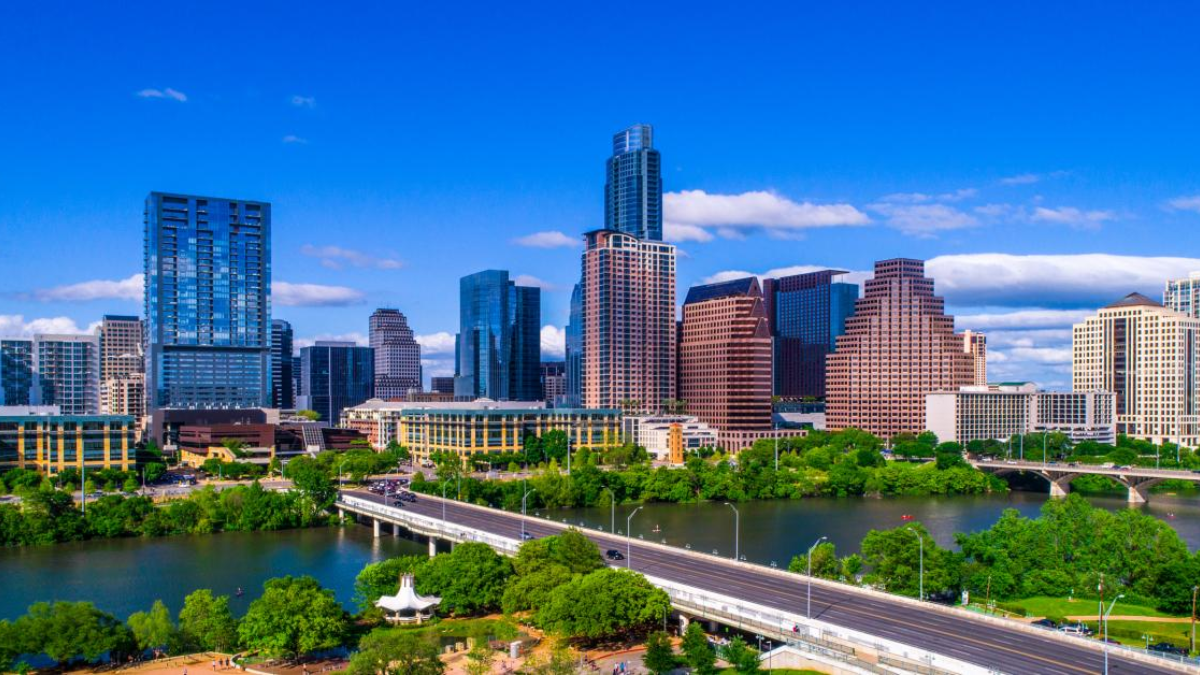 Shuttle from Houston to College Station – Reliable Airport & Group Transfers